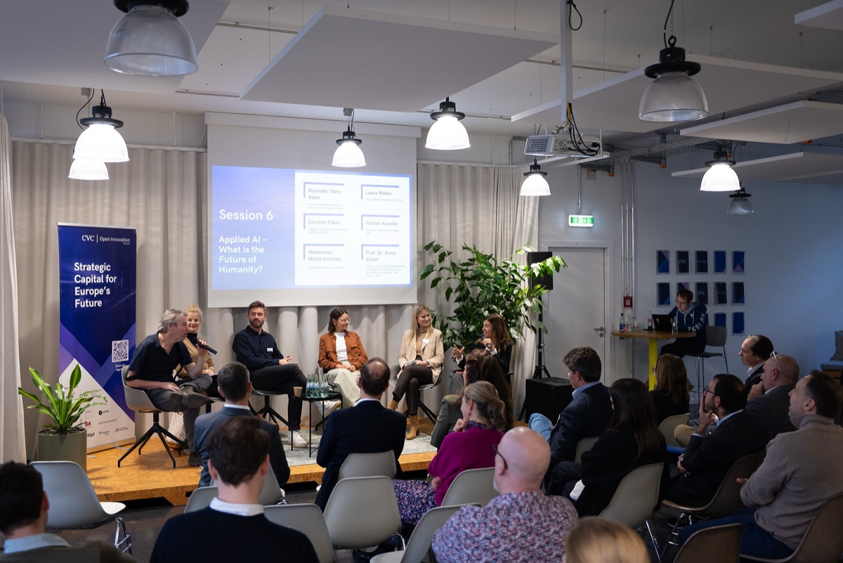 A session in front of participants at the 2025 summit in Berlin